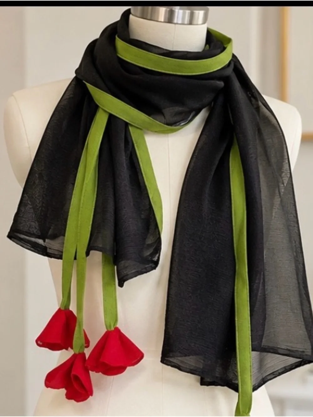 N/A statement scarf